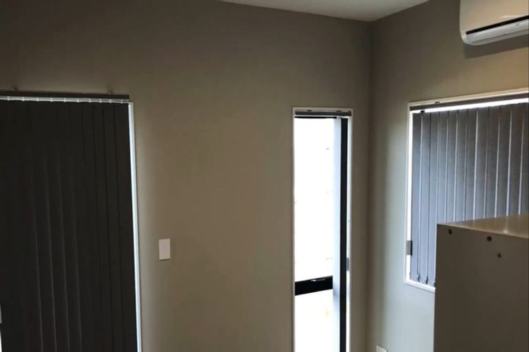 Photo of property in 1 Sapwood Crescent, Takanini, 2110