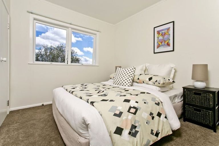Photo of property in 24 Arrow Road, Forrest Hill, Auckland, 0620