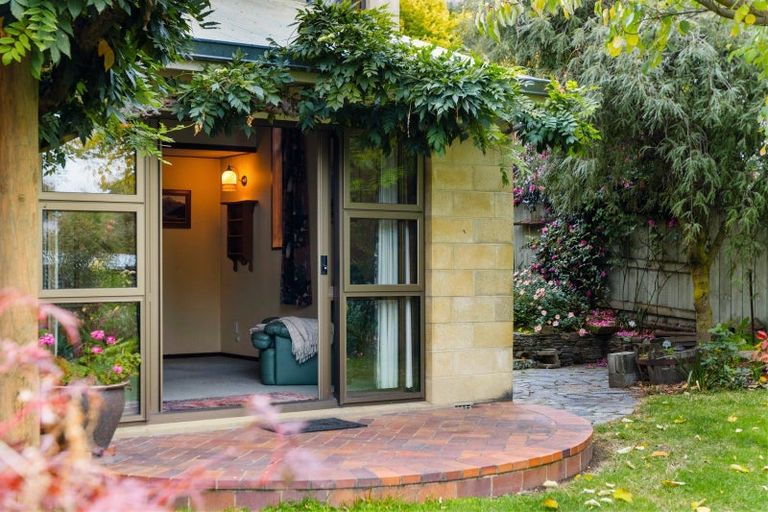 Photo of property in 12 Heuchan Lane, Wanaka, 9305