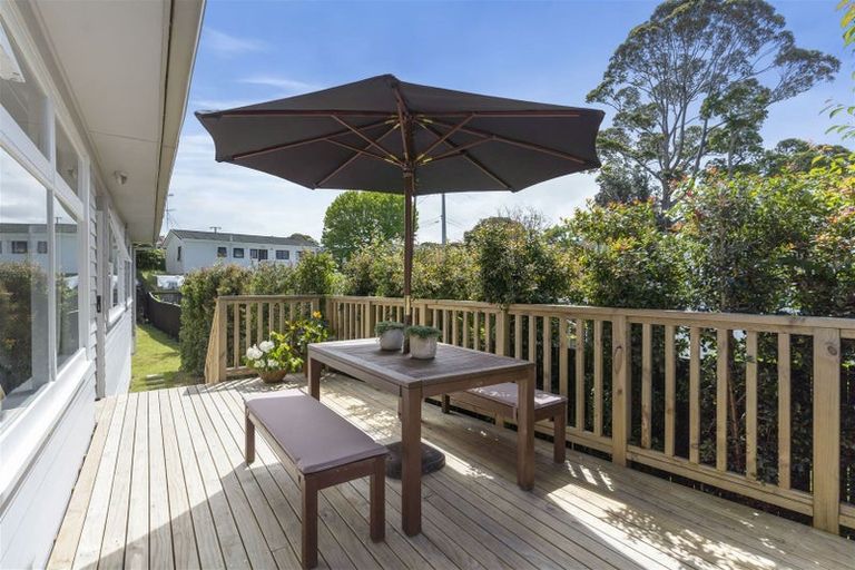 Photo of property in 17b Roseneath Place, Birkdale, Auckland, 0626