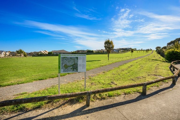 Photo of property in 99 Schnell Drive, Kelvin Grove, Palmerston North, 4414