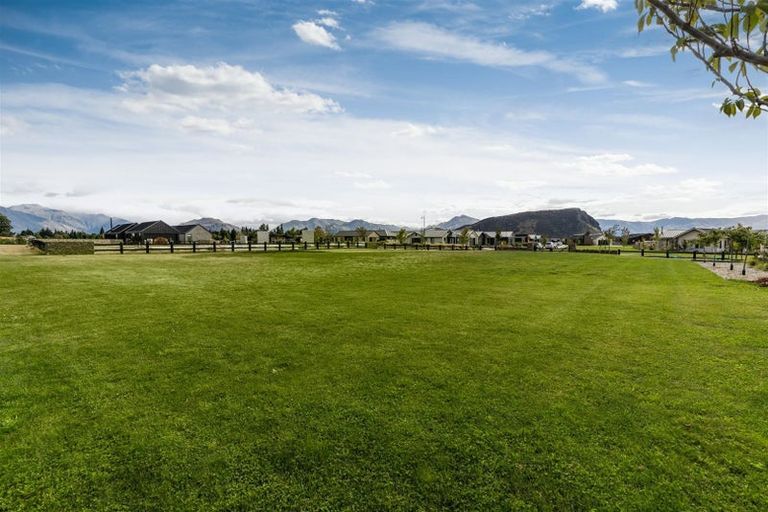 Photo of property in 10 Deans Drive, Wanaka, 9305