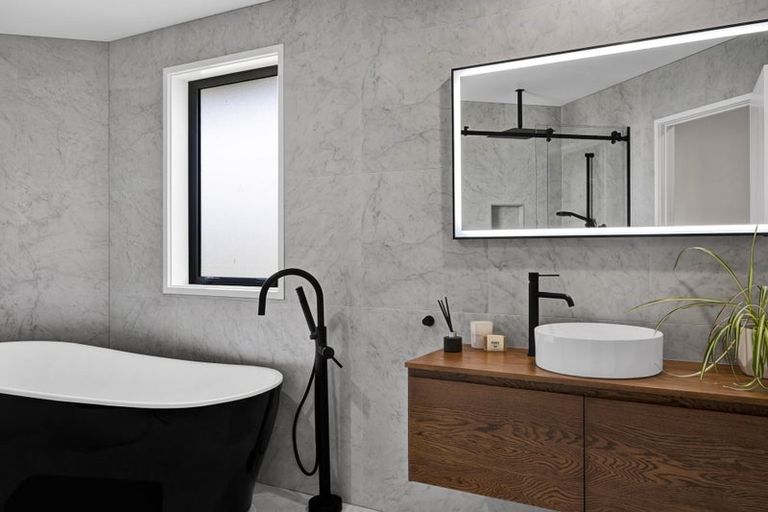 Photo of property in 1 Larlin Drive, Hawera, 4675