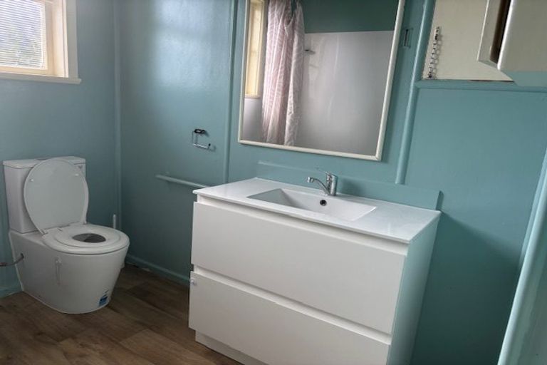 Photo of property in 15 Miller Road, Mangere Bridge, Auckland, 2022