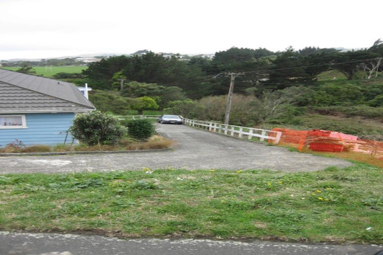 Photo of property in 53 Glanmire Road, Newlands, Wellington, 6037