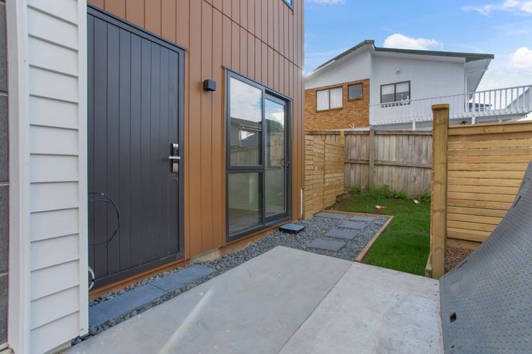 Photo of property in 4/196 Royal Road, Massey, Auckland, 0614