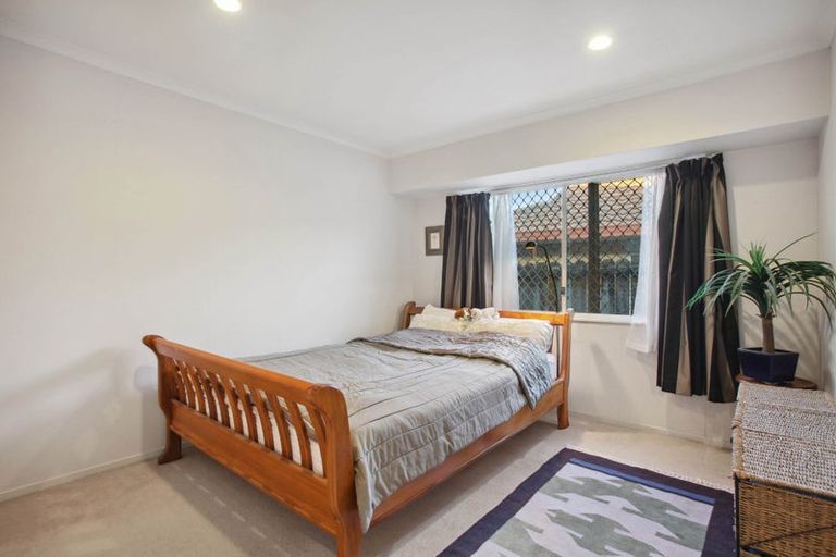 Photo of property in 8 Yarlside Place, Northpark, Auckland, 2013