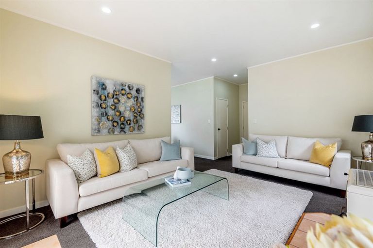 Photo of property in 10 Downer Street, Helensville, 0800