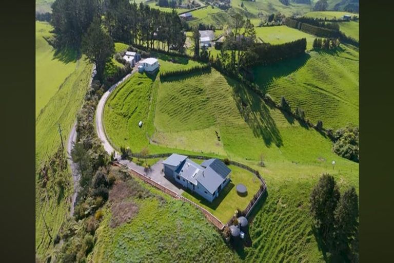 Photo of property in 350 Awai Road, Tarurutangi, New Plymouth, 4372