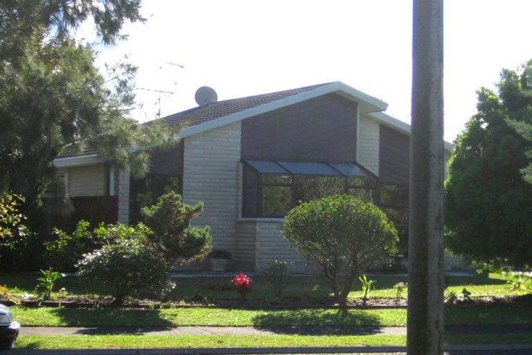 Photo of property in 14 Maygrove Drive, Orewa, 0931