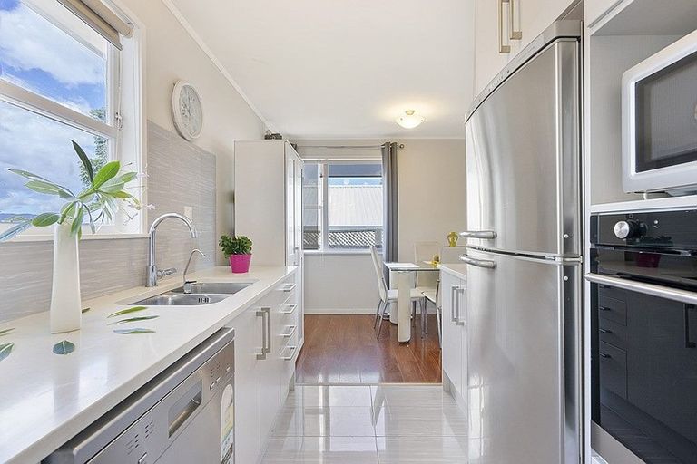 Photo of property in 3/14 Orchid Place, Te Atatu South, Auckland, 0610