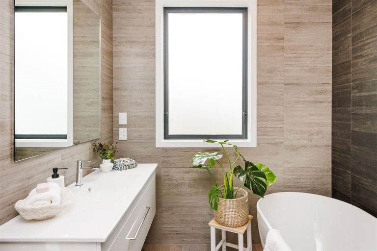 Photo of property in 92 Jickell Street, Hokowhitu, Palmerston North, 4410