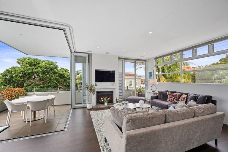 Photo of property in 2/2a Earnoch Avenue, Takapuna, Auckland, 0622