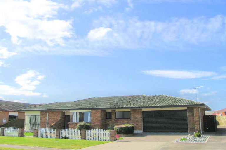 Photo of property in 4 The Green, Mount Maunganui, 3116
