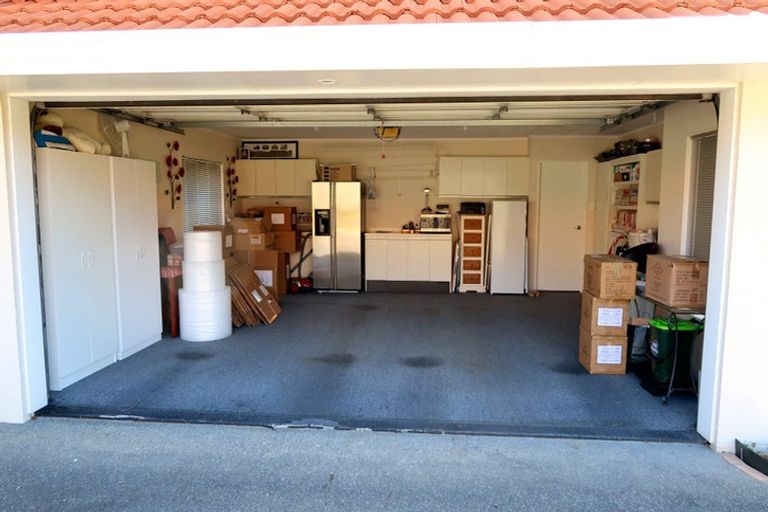 Photo of property in 36 Gillett Place, Botany Downs, Auckland, 2014