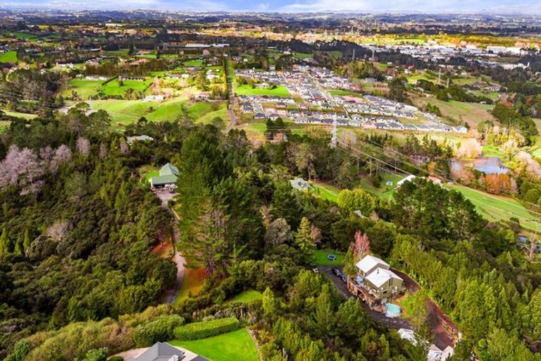 Photo of property in 48 Pinetone Road, Kumeu, 0892