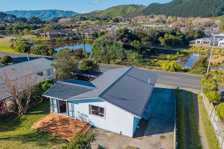 Photo of property in 410 Mazengarb Road, Paraparaumu, 5032