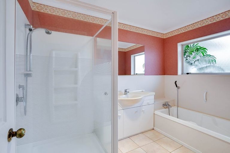 Photo of property in 41 Dalgliesh Avenue, Forest Lake, Hamilton, 3200