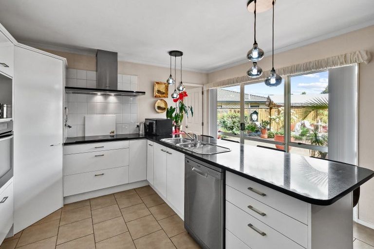 Photo of property in 15 Trossach Place, Wattle Downs, Auckland, 2103
