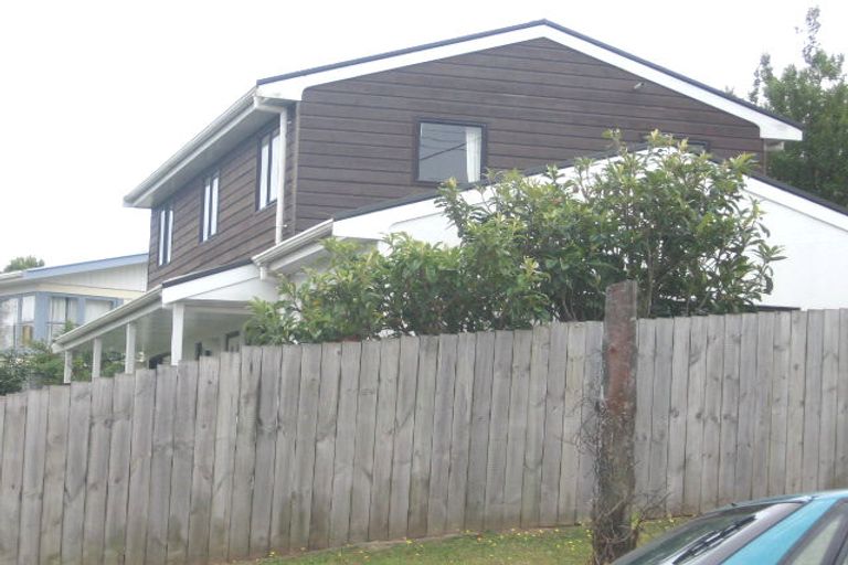 Photo of property in 1/37 Roberts Road, Glenfield, Auckland, 0629