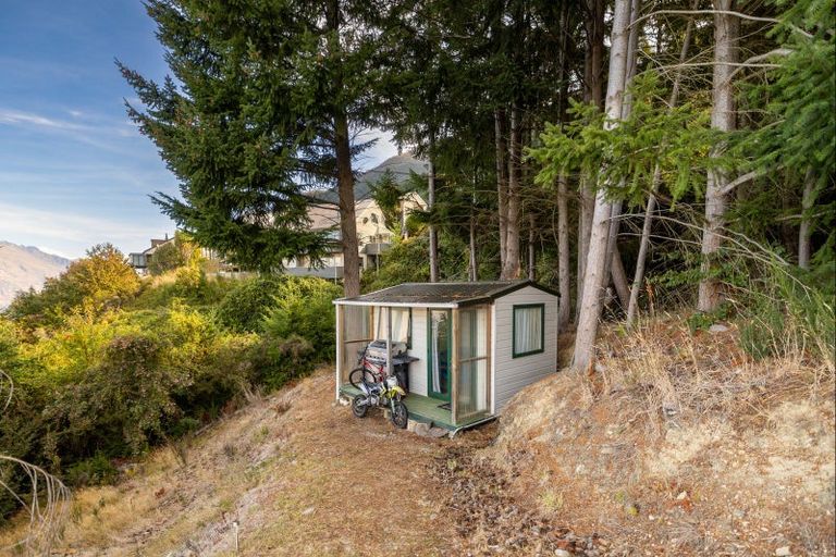 Photo of property in 1 Von Place, Fernhill, Queenstown, 9300