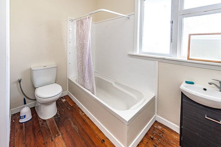 Photo of property in 28 Totara Street, Tawhero, Whanganui, 4501