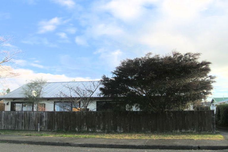 Photo of property in 2/707 Alexandra Street, Parkvale, Hastings, 4122