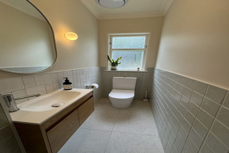 Photo of property in 143 Townsend Road, Miramar, Wellington, 6022