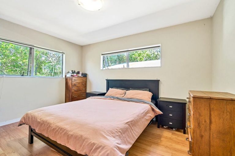 Photo of property in 1 Pitcher Place, Glen Eden, Auckland, 0602