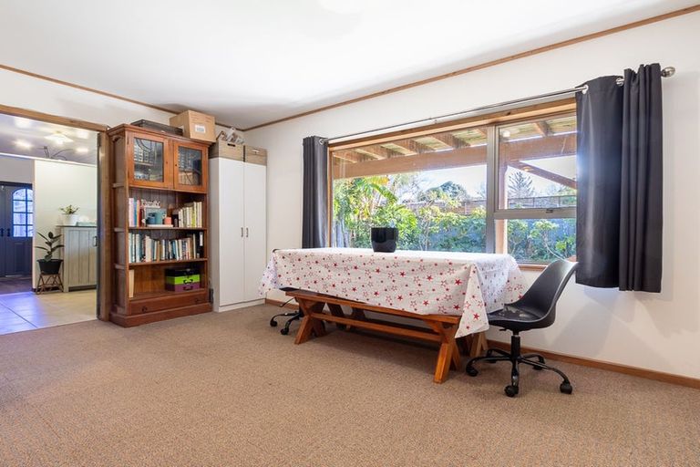 Photo of property in 27 Puriri Road, Waikanae, 5036