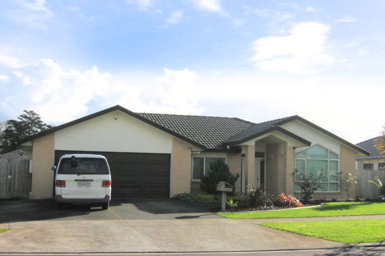 Photo of property in 14 Mellefont Close, East Tamaki Heights, Auckland, 2016