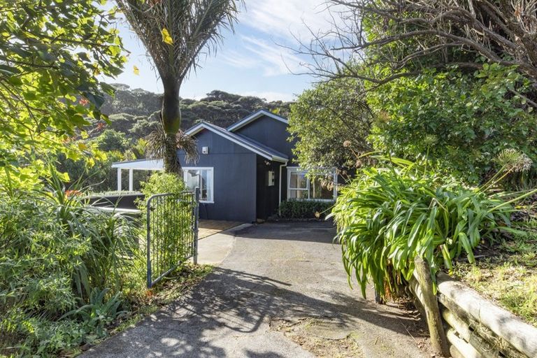 Photo of property in 98 Seaview Road, Piha, New Lynn, 0772