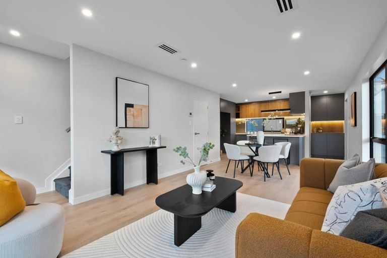 Photo of property in 2/32 Beulah Avenue, Rothesay Bay, Auckland, 0630