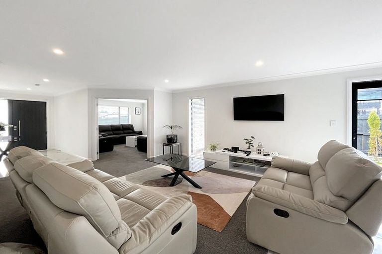 Photo of property in 104 Johnstone Drive, Fitzherbert, Palmerston North, 4410