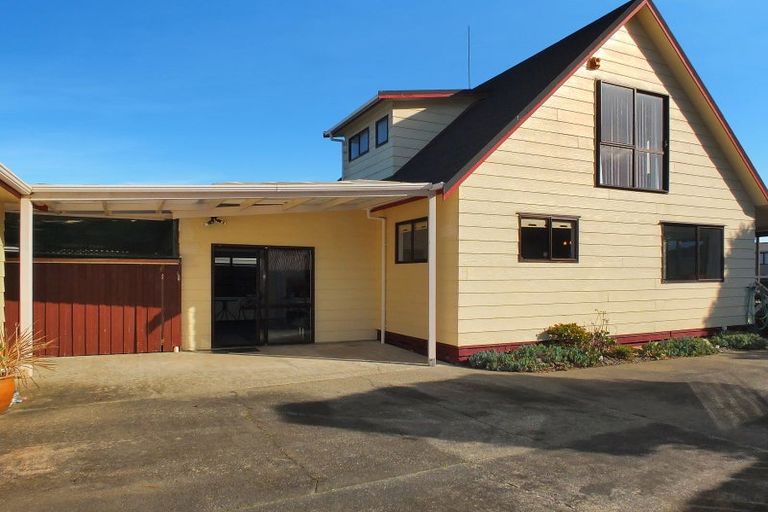 Photo of property in 38 Hennessy Street East, Foxton Beach, Foxton, 4815