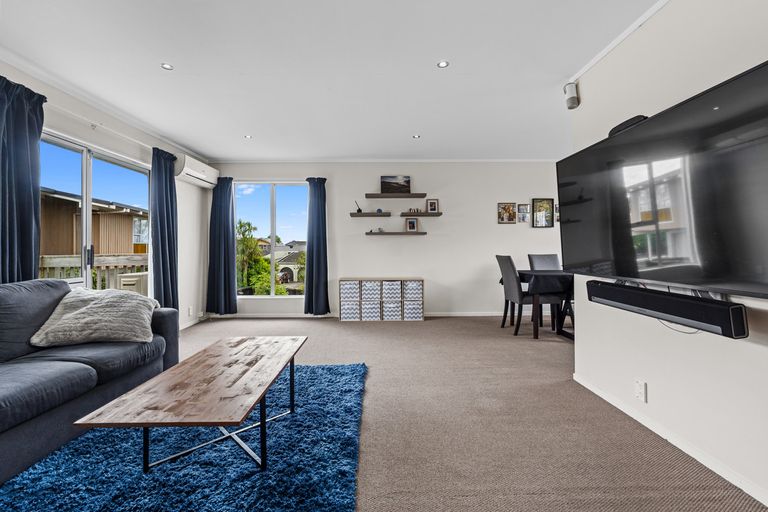 Photo of property in 2/31 Pakira Avenue, Glendene, Auckland, 0602