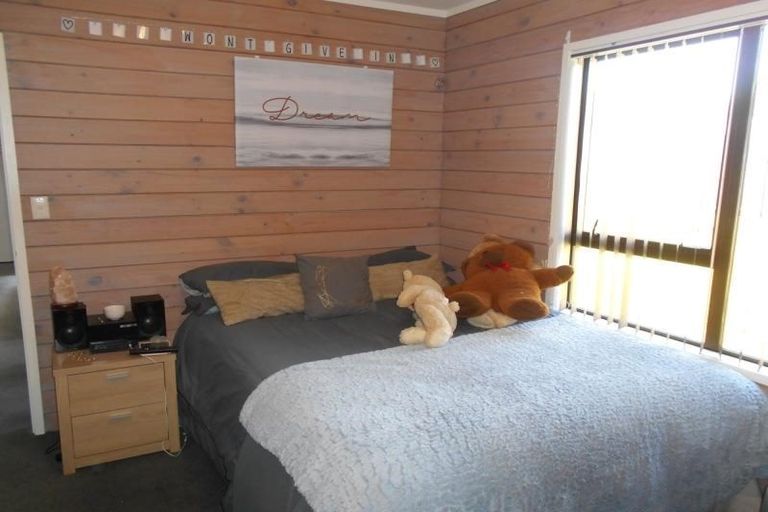 Photo of property in 37 Guadeloupe Crescent, Grenada Village, Wellington, 6037