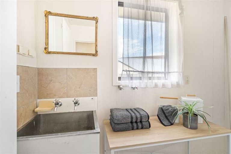 Photo of property in 121 Denise Crescent, Hornby, Christchurch, 8042