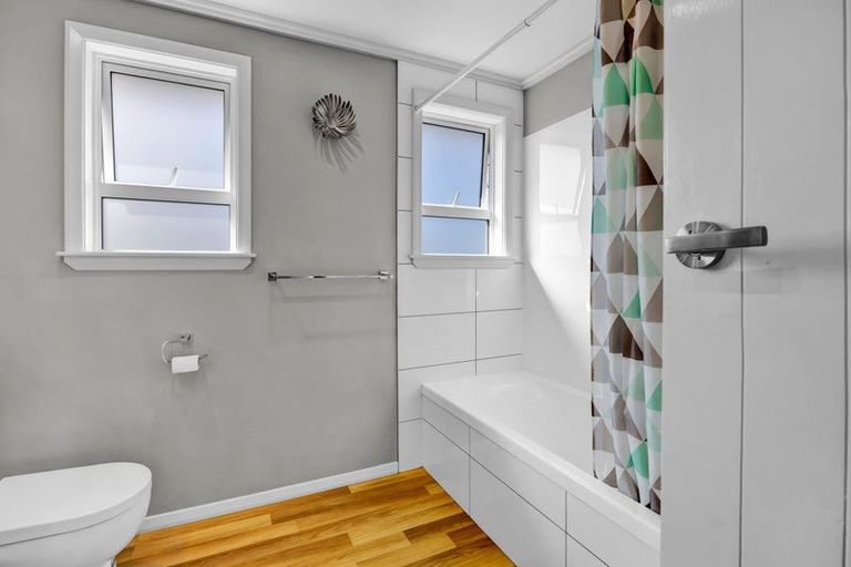 Photo of property in 2 Maire Street, Hawera, 4610