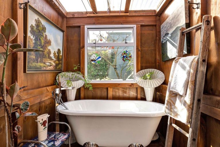 Photo of property in 8 Omata Road, Westown, New Plymouth, 4310