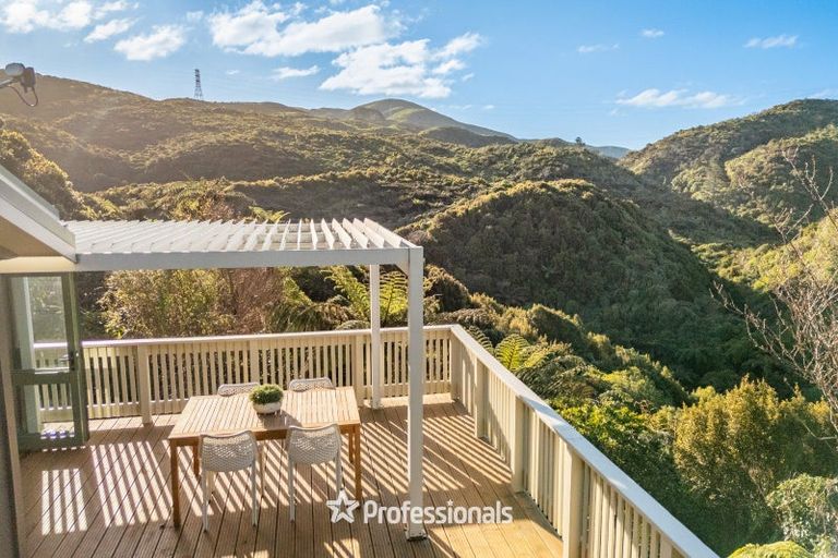 Photo of property in 16 Haast Close, Kelson, Lower Hutt, 5010