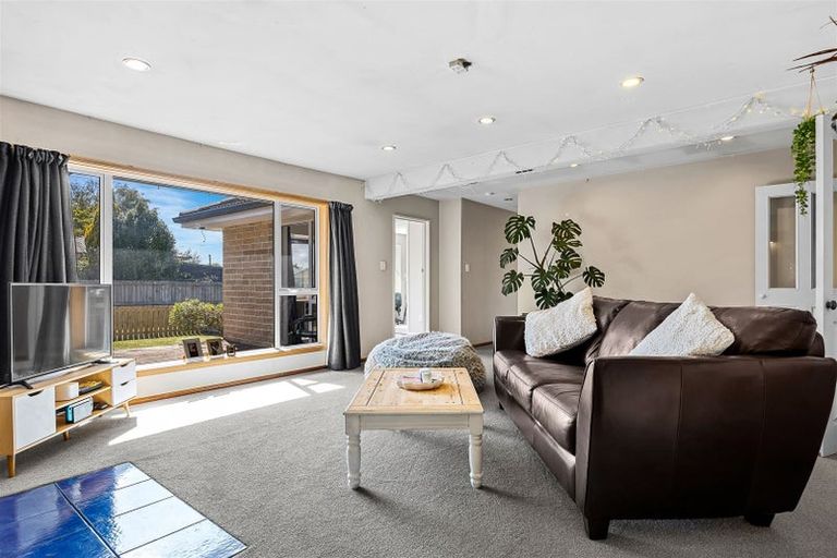 Photo of property in 122 Aorangi Road, Bryndwr, Christchurch, 8053