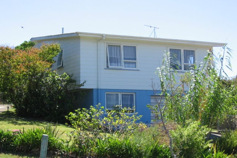 Photo of property in 4 Lysander Crescent, Beach Haven, Auckland, 0626
