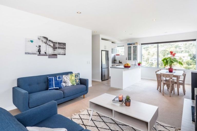 Photo of property in 33 Tiketike Way, Brooklyn, Wellington, 6021