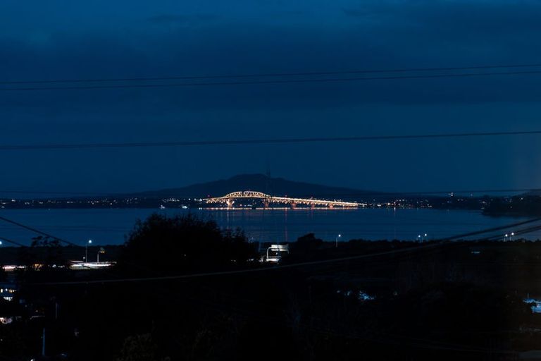 Photo of property in 1a Wakeling Avenue, Te Atatu South, Auckland, 0610