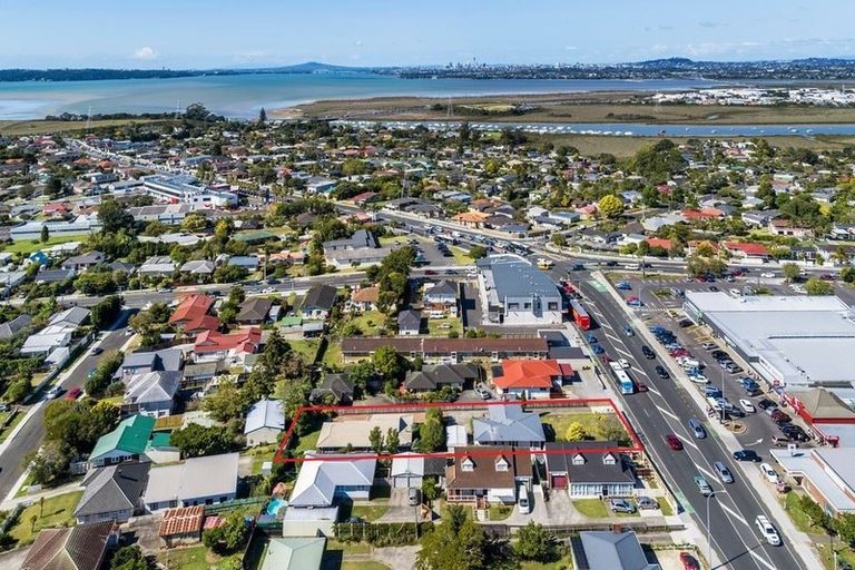 Photo of property in 218 Edmonton Road, Te Atatu South, Auckland, 0610