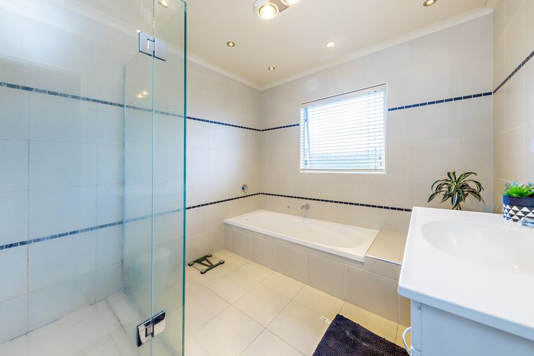 Photo of property in 19 Cairnsvale Rise, Manurewa, Auckland, 2105