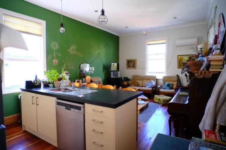 Photo of property in 17 Douglas Street, Mount Cook, Wellington, 6021