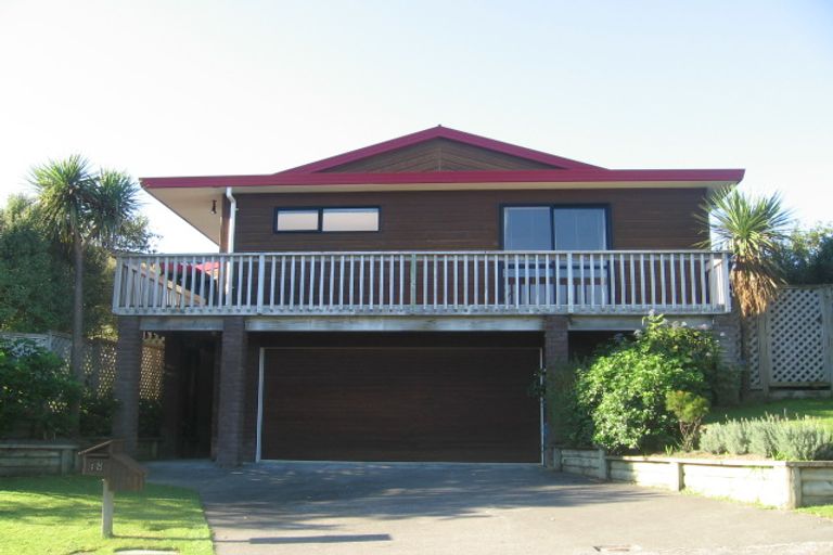 Photo of property in 18 Saunders Close, Whitby, Porirua, 5024