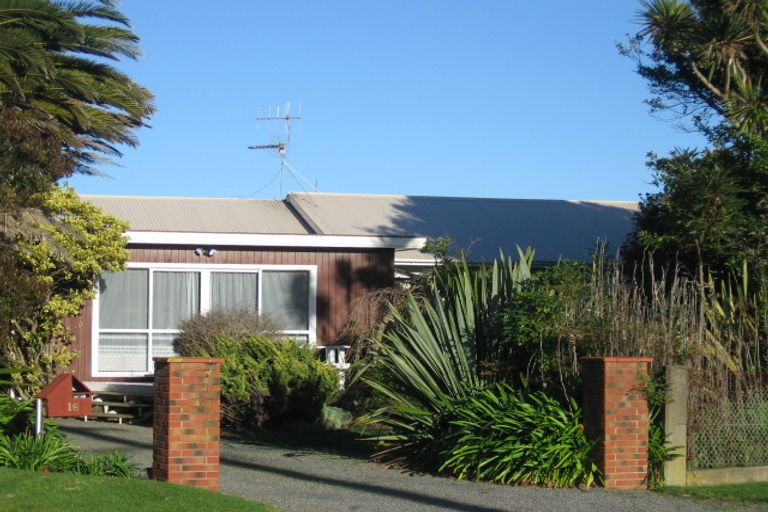 Photo of property in 16 Donovan Road, Paraparaumu Beach, Paraparaumu, 5032